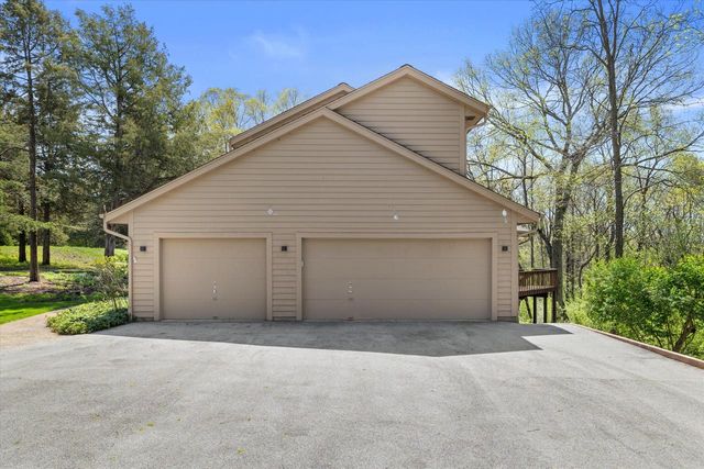 1161 Lost Woods ROAD, Summit, WI 53066