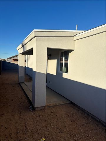 995 Berk Ave, Kingman, AZ 86409