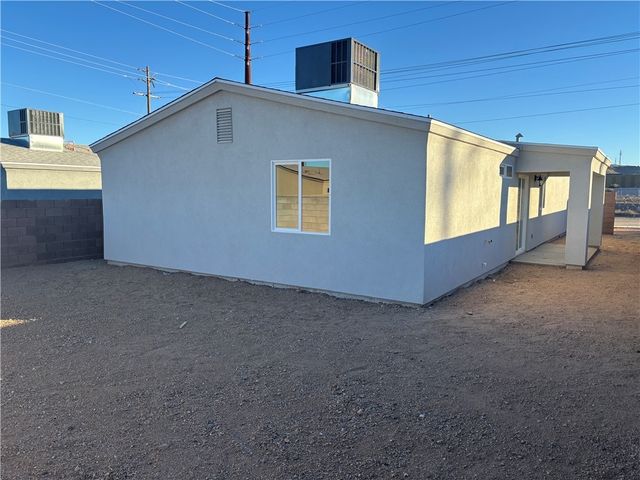 995 Berk Ave, Kingman, AZ 86409