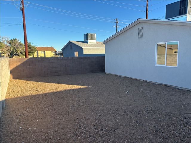 995 Berk Ave, Kingman, AZ 86409