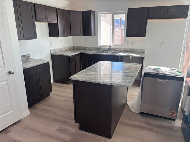 995 Berk Ave, Kingman, AZ 86409