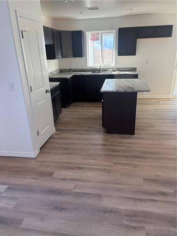 995 Berk Ave, Kingman, AZ 86409