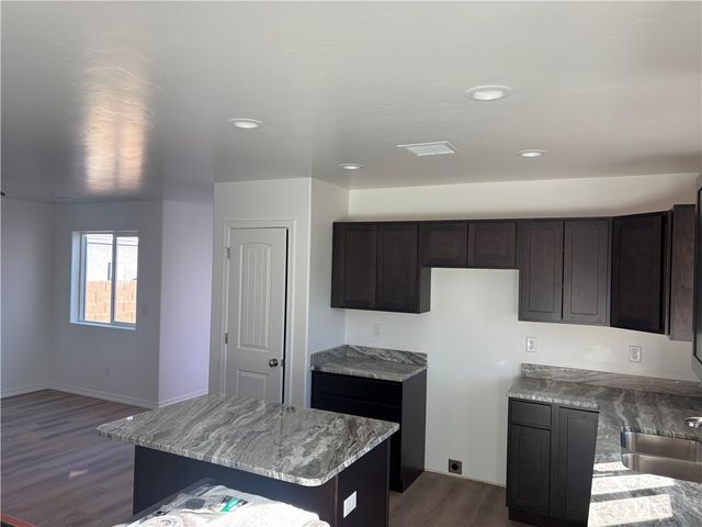 995 Berk Ave, Kingman, AZ 86409