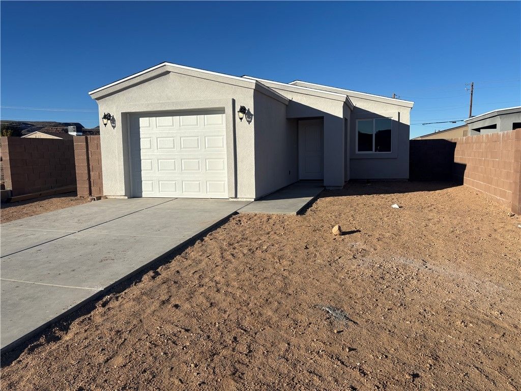 995 Berk Ave, Kingman, AZ 86409