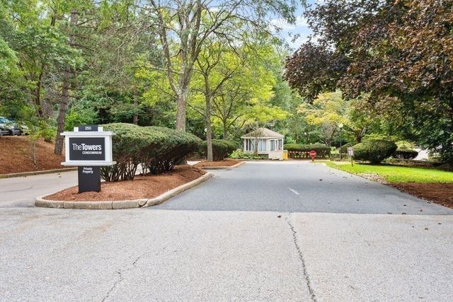 250 Hammond Pond Parkway 213S, Newton, MA 02467