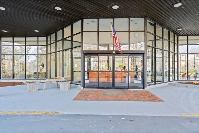 250 Hammond Pond Parkway 213S, Newton, MA 02467