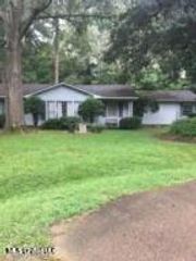3715 Montrose Circle, Jackson, MS 39216