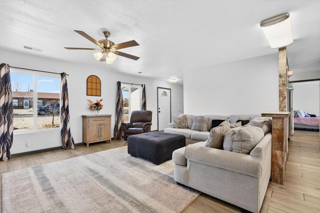 670 Polaris Boulevard SE, Rio Rancho, NM 87124