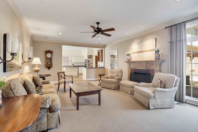 6490 S OAK SHADOWS CIR, Memphis, TN 38119