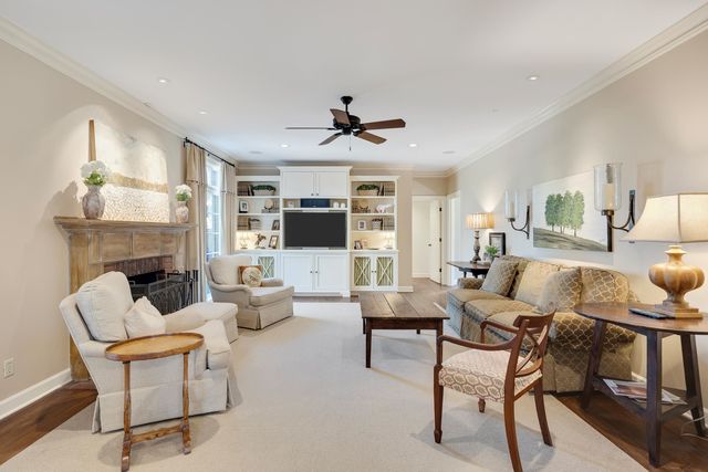 6490 S OAK SHADOWS CIR, Memphis, TN 38119