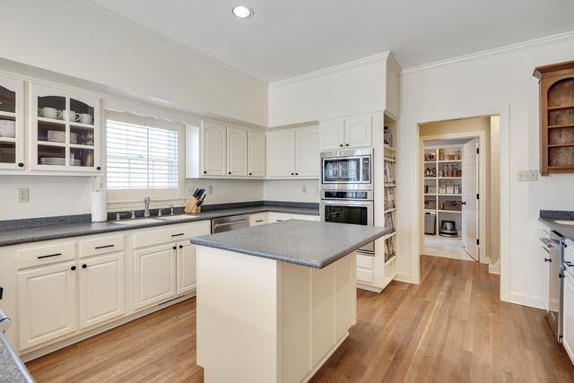 6490 S OAK SHADOWS CIR, Memphis, TN 38119