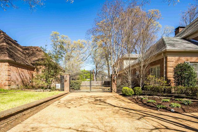 6490 S OAK SHADOWS CIR, Memphis, TN 38119