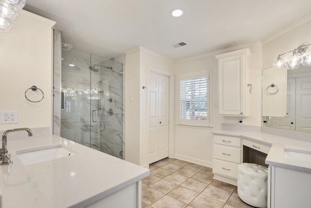 6490 S OAK SHADOWS CIR, Memphis, TN 38119