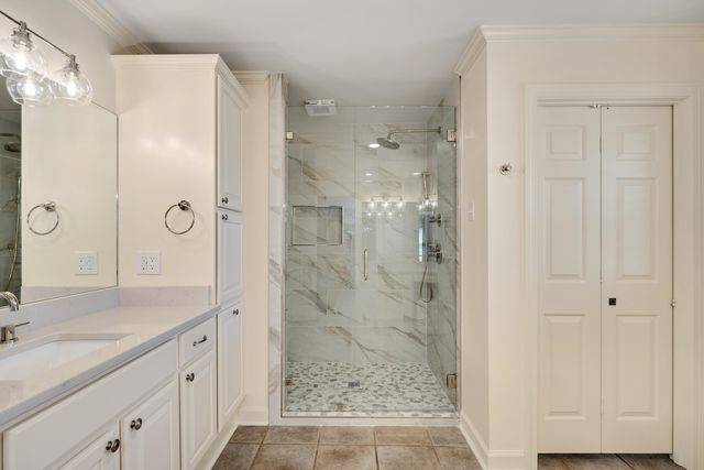 6490 S OAK SHADOWS CIR, Memphis, TN 38119