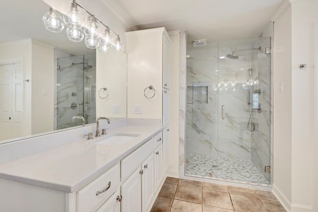 6490 S OAK SHADOWS CIR, Memphis, TN 38119