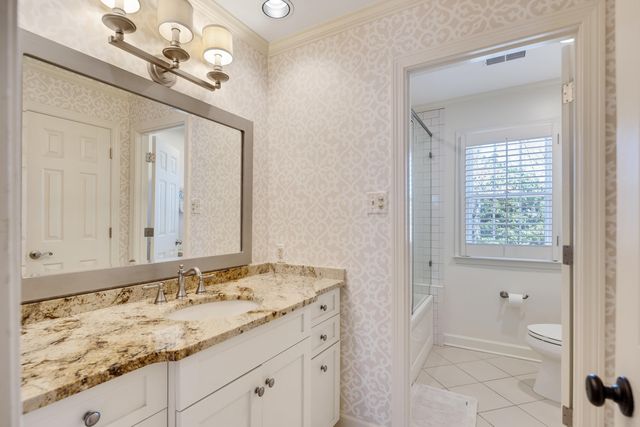 6490 S OAK SHADOWS CIR, Memphis, TN 38119