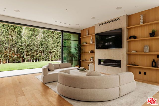 11937 Addison Street, Valley Village, CA 91607