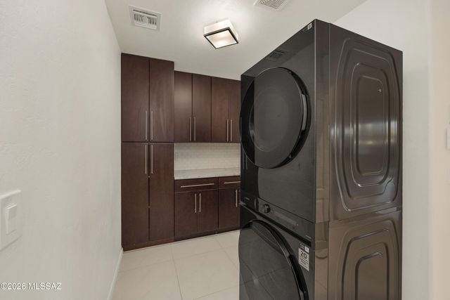 13836 N Silvercreek Place, Oro Valley, AZ 85755