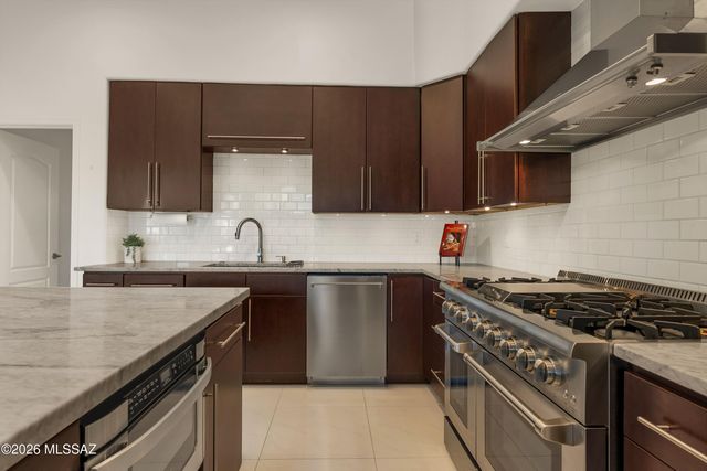 13836 N Silvercreek Place, Oro Valley, AZ 85755