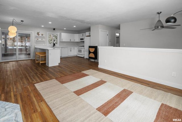 8325 55TH Street, Coal Valley, IL 61240