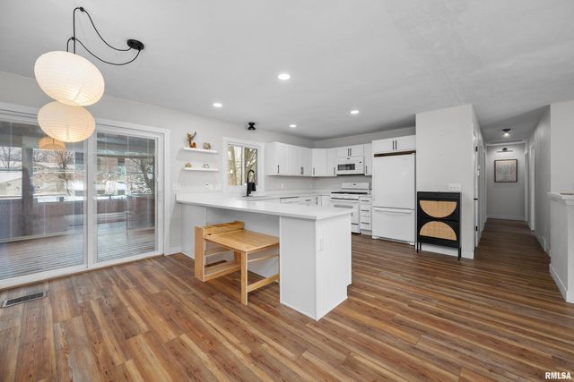 8325 55TH Street, Coal Valley, IL 61240