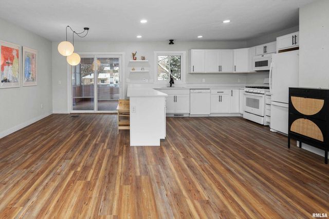 8325 55TH Street, Coal Valley, IL 61240