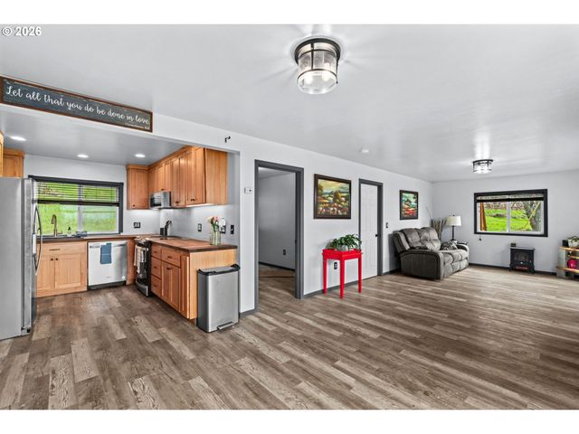 93313 WESTPOINT Rd, Harrisburg, OR 97446