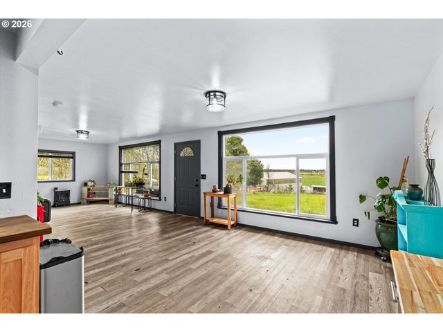 93313 WESTPOINT Rd, Harrisburg, OR 97446