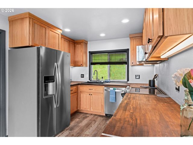 93313 WESTPOINT Rd, Harrisburg, OR 97446