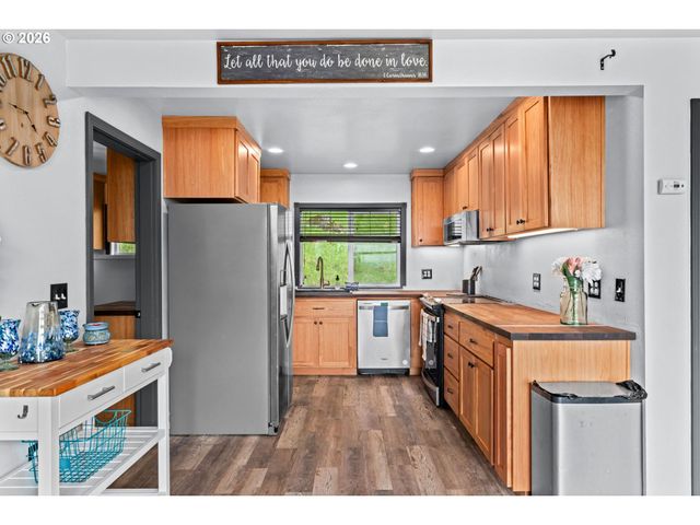 93313 WESTPOINT Rd, Harrisburg, OR 97446