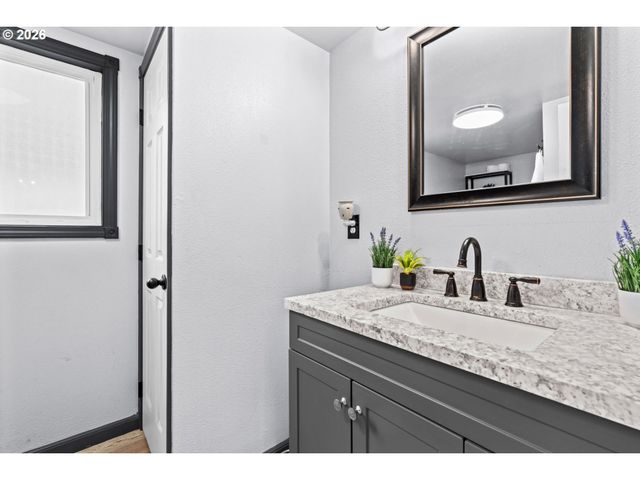 93313 WESTPOINT Rd, Harrisburg, OR 97446