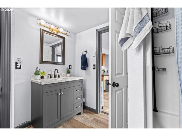 93313 WESTPOINT Rd, Harrisburg, OR 97446