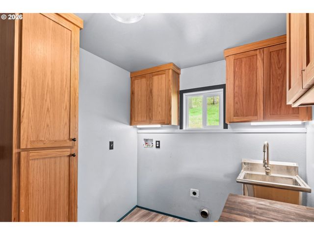 93313 WESTPOINT Rd, Harrisburg, OR 97446