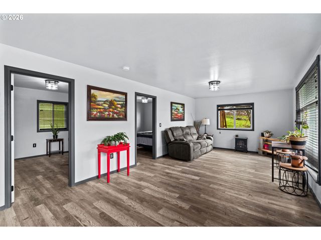 93313 WESTPOINT Rd, Harrisburg, OR 97446