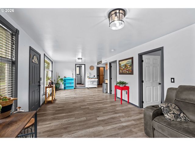 93313 WESTPOINT Rd, Harrisburg, OR 97446