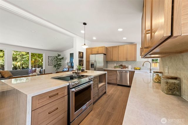 8655 NE 170th Street, Kenmore, WA 98028