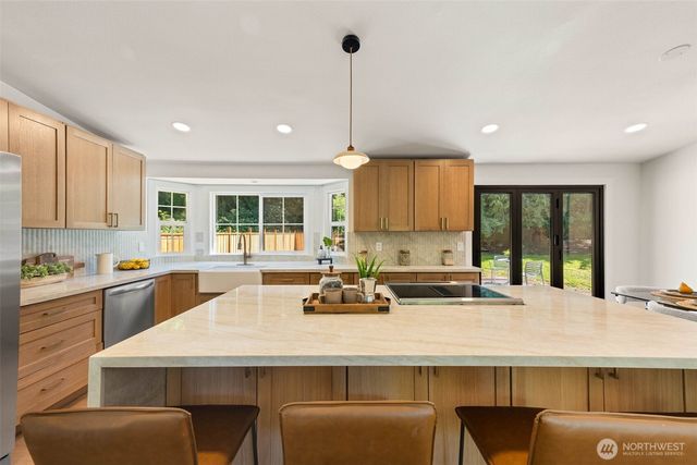8655 NE 170th Street, Kenmore, WA 98028