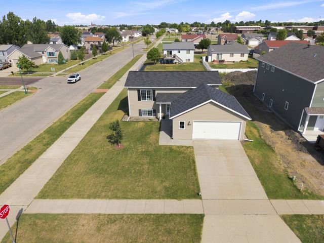 6195 Bennett Court S, Fargo, ND 58104