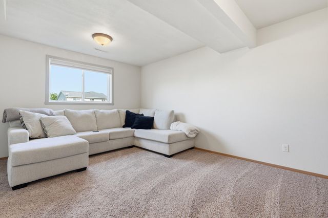 6195 Bennett Court S, Fargo, ND 58104