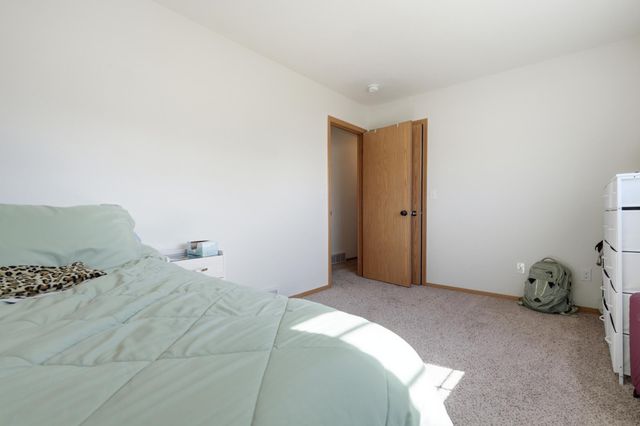 6195 Bennett Court S, Fargo, ND 58104