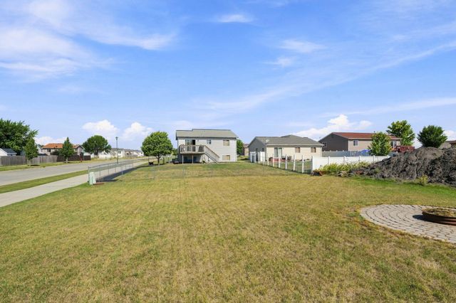 6195 Bennett Court S, Fargo, ND 58104