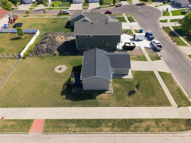 6195 Bennett Court S, Fargo, ND 58104
