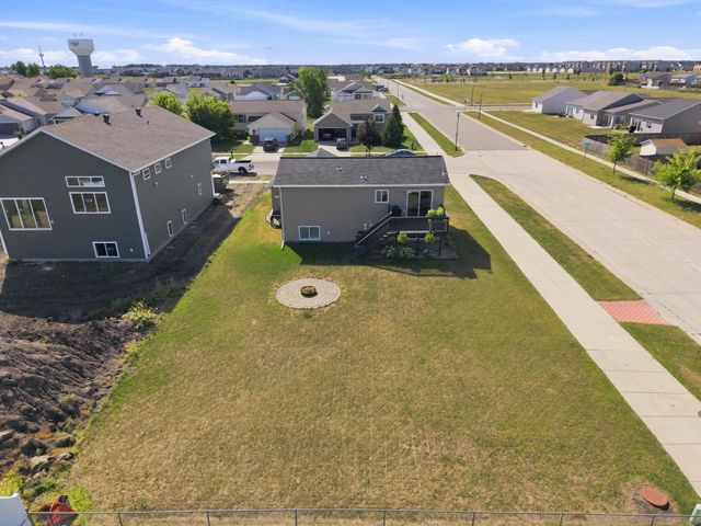 6195 Bennett Court S, Fargo, ND 58104