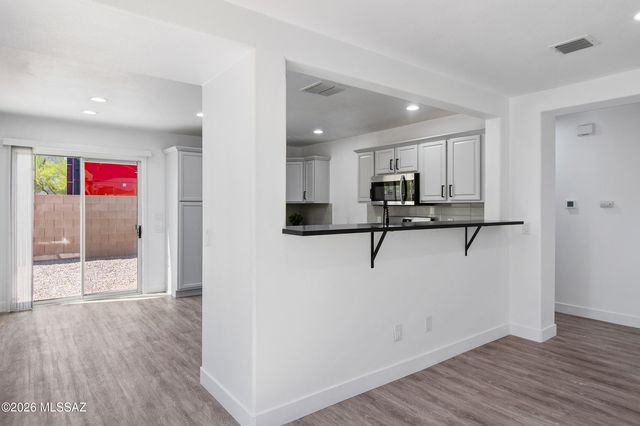 6448 S Bright Sun Avenue, Tucson, AZ 85706