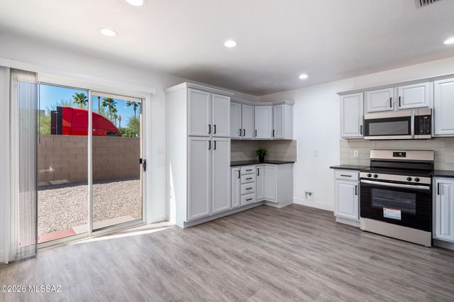 6448 S Bright Sun Avenue, Tucson, AZ 85706