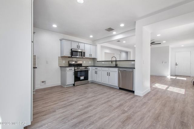 6448 S Bright Sun Avenue, Tucson, AZ 85706