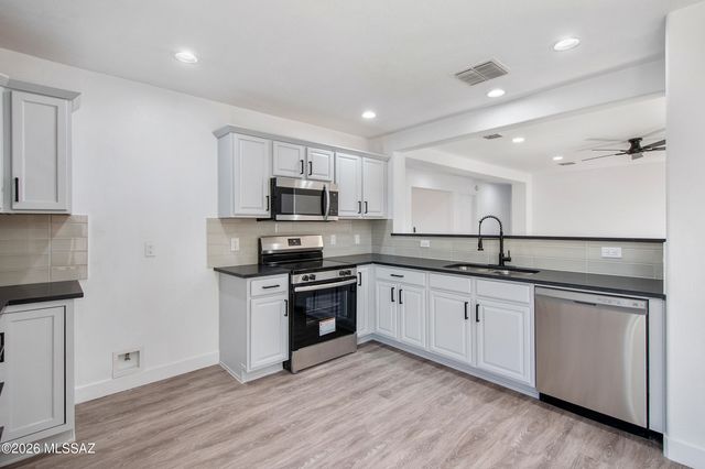 6448 S Bright Sun Avenue, Tucson, AZ 85706