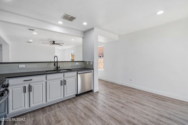 6448 S Bright Sun Avenue, Tucson, AZ 85706