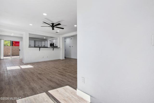 6448 S Bright Sun Avenue, Tucson, AZ 85706