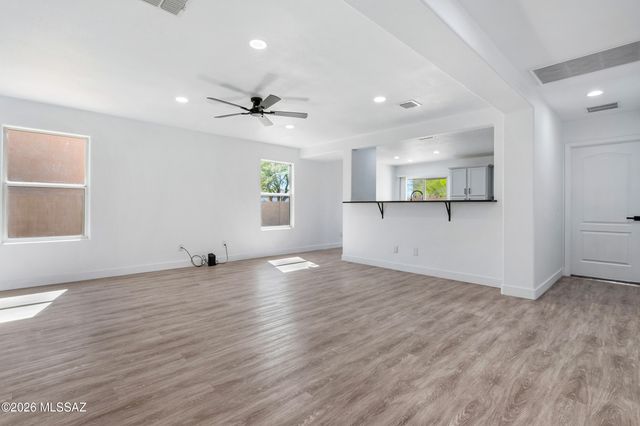 6448 S Bright Sun Avenue, Tucson, AZ 85706